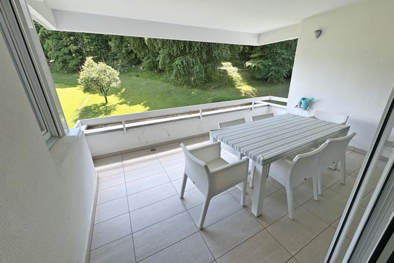 STUPENDOUS AND SPACIOUS 4.5-ROOM APARTMENT WITH LAKE VIEW IN GREEN AREA IN CARONA (6)