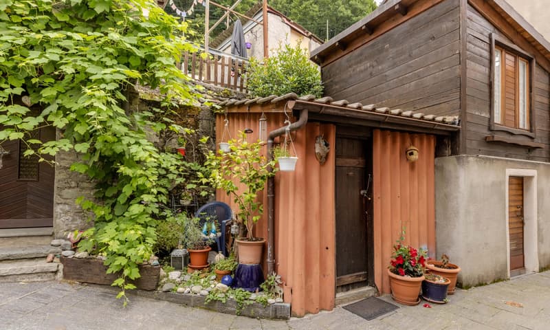 Willkommen in diesem charmanten 5.5-Zimmer-Haus mit Garten in Medeglia (8)