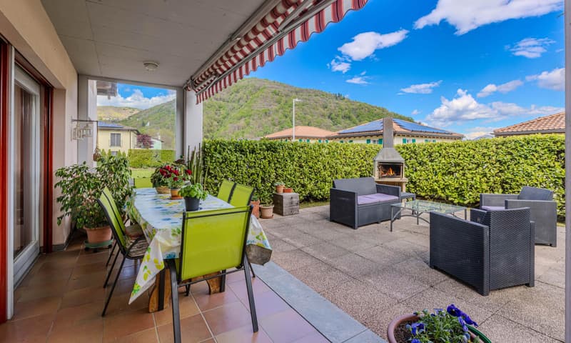 Superbe villa bifamiliale avec 8,5 pièces et jardin à Pura (1)