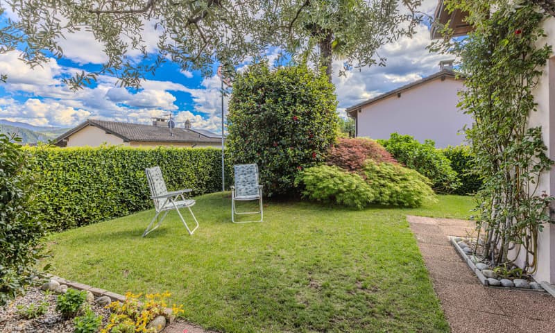 Superbe villa bifamiliale avec 8,5 pièces et jardin à Pura (4)