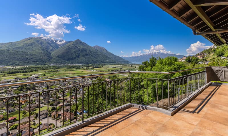 Villa élégante et spacieuse avec vue sur le lac à Agarone - Cugnasco (2)