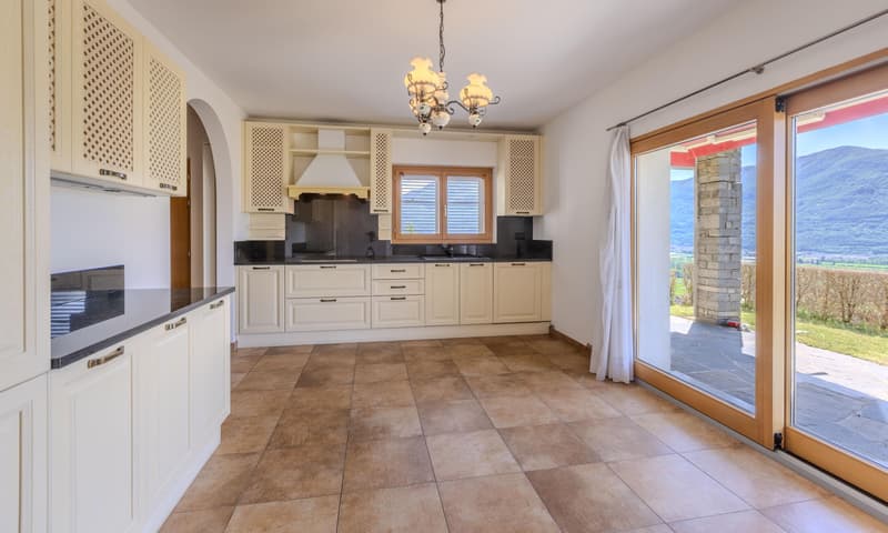 Villa élégante et spacieuse avec vue sur le lac à Agarone - Cugnasco (3)