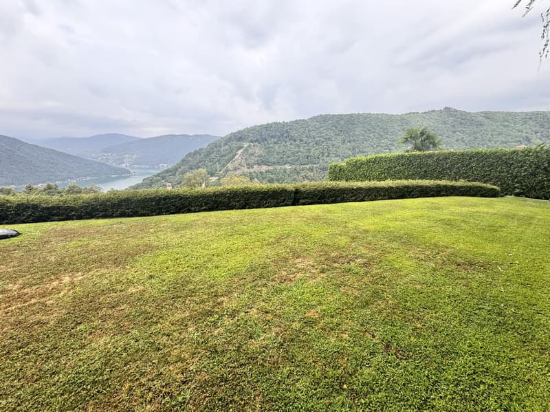 GROßES BAUGRUNDSTÜCK VON 530 MQ MIT SEEBLICK IN ROVIO (1)