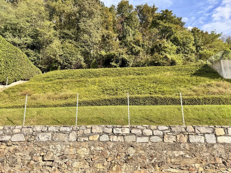 GROßES BAUGRUNDSTÜCK VON 530 MQ MIT SEEBLICK IN ROVIO (4)