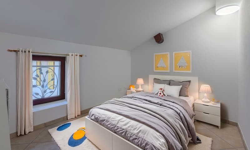 APPARTEMENT 4 PIÈCES SPACIEUX AU DERNIER ÉTAGE À SIGIRINO RÉNOVÉ (7)