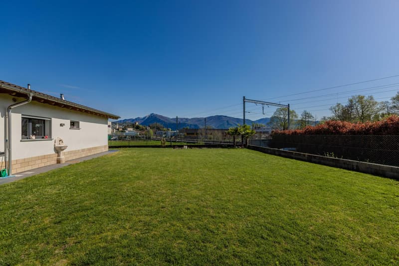 Superbe villa 6.5 sur un étage avec jardin à Stabio (9)