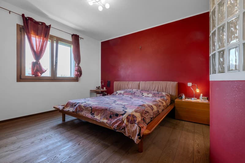 Superbe villa 6.5 sur un étage avec jardin à Stabio (6)