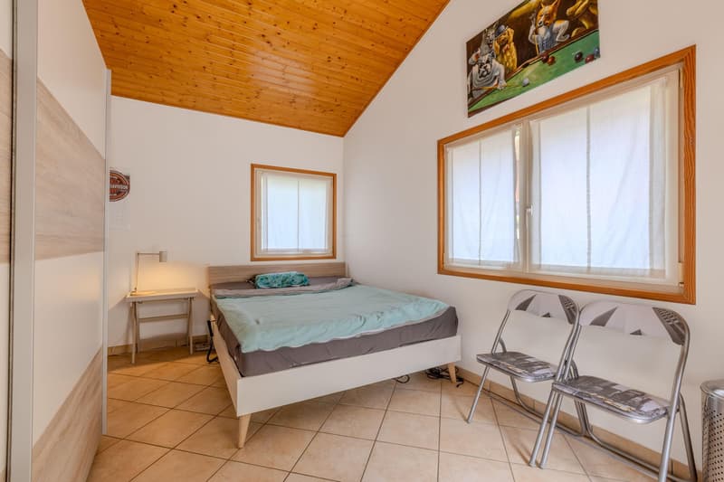 Villa bifamiliale spacieuse 6.5 avec jardin à Carabbia (7)