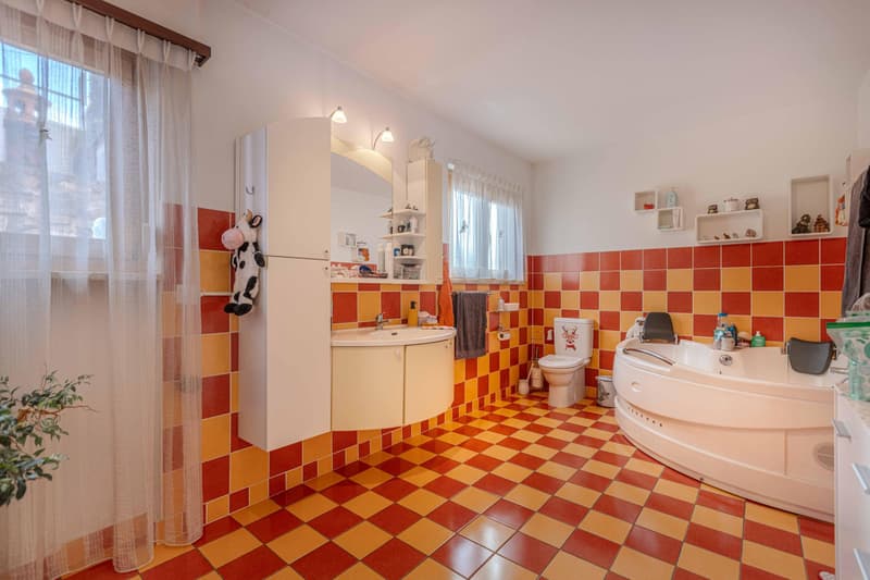 Villa spacieuse de 6,5 pièces dans le verdoyant de Breno (4)