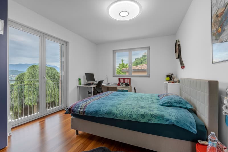 Villa moderne et grande 5.5 comme neuve avec piscine à Manno (7)