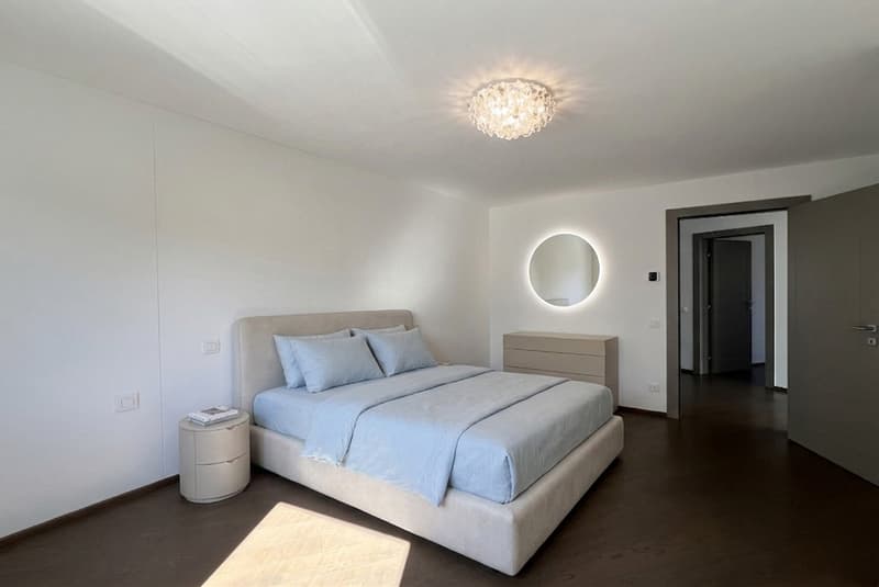 Appartement spacieux et lumineux 4.5 pièces avec toit-terrasse et vue sur le lac à Melide (7)