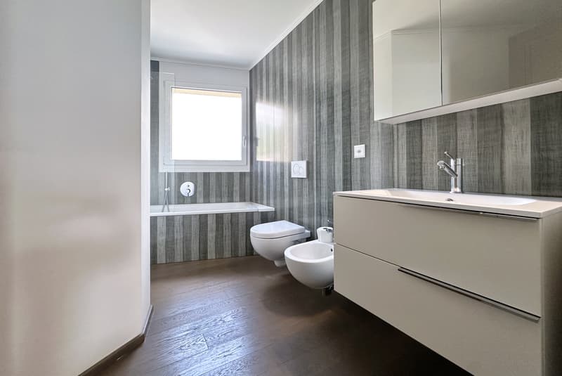 Appartement spacieux et lumineux 4.5 pièces avec toit-terrasse et vue sur le lac à Melide (9)