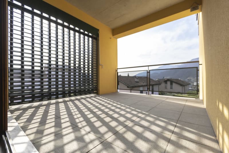 APPARTEMENT ESPACIEUX 4.5 PIÈCES AVEC TERRASSE ET VUE DÉGAGÉE À CADEMPINO (2)
