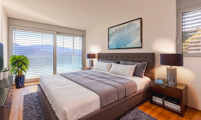 VASTE ET MODERNE APPARTEMENT 4.5 PIÈCES AVEC ENORME TERRASSE ET VUE SUR LE LAC À VERNATE (6)