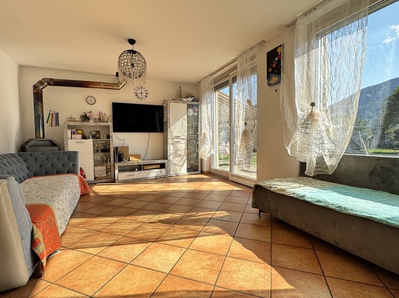Propriété avec 2 maisons jumelles, piscine et terrain à Melano (3)
