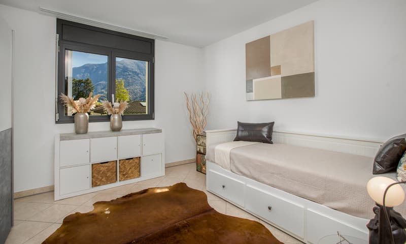 LUMINEUX APPARTMENT 4.5 AVEC TERRASSE ET JARDIN À SEMENTINA (6)