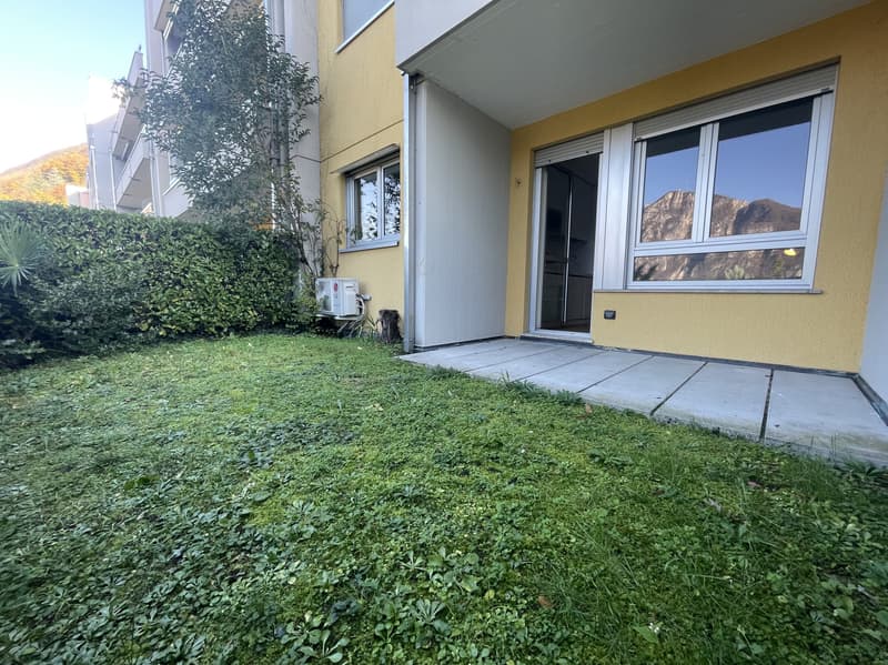 Zu vermieten 2.5-Zimmer-Wohnung mit Garten, Pool und Seeblick in Bissone (3)
