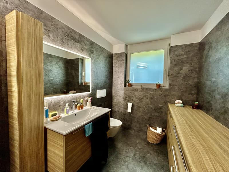 Spacious 6-room villa in row with lake view in Neggio (7)