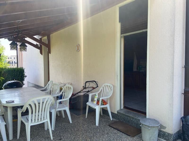 AMPIA CASA GEMELLA DI 7 LOCALI CON GIARDINO A LIGORNETTO (5)