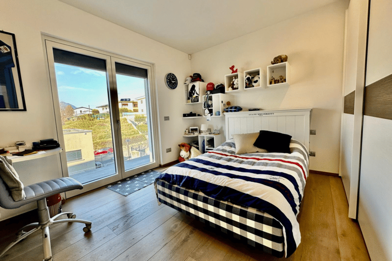 Villa exclusive et moderne de 5.5 pièces avec grand jardin à Coldrerio (9)