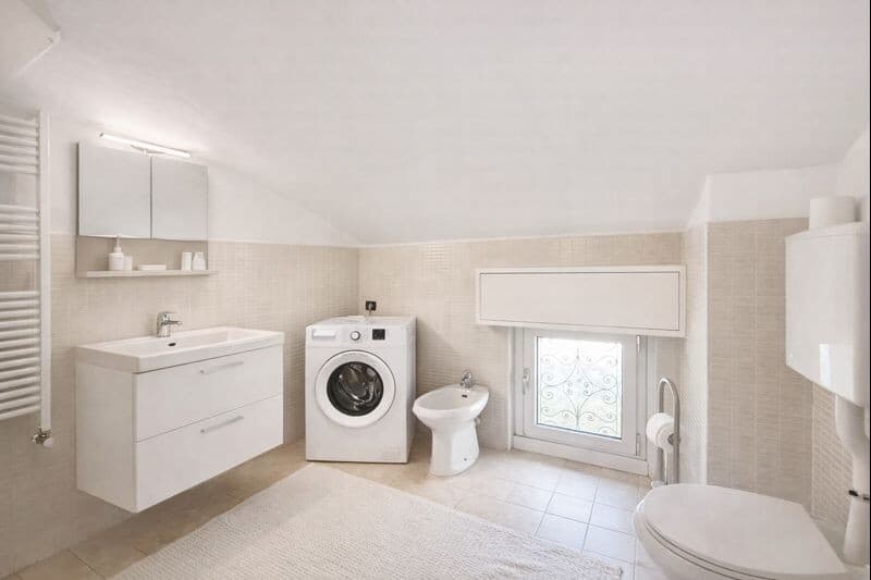 Revenue Palace with 3 Units and Commercial Unit in Maslianico (9)