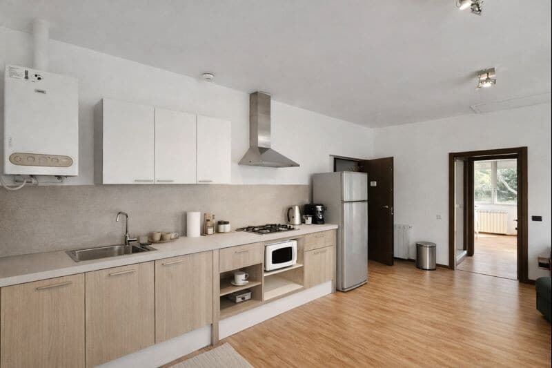 Revenue Palace with 3 Units and Commercial Unit in Maslianico (8)
