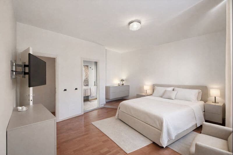 Revenue Palace with 3 Units and Commercial Unit in Maslianico (4)