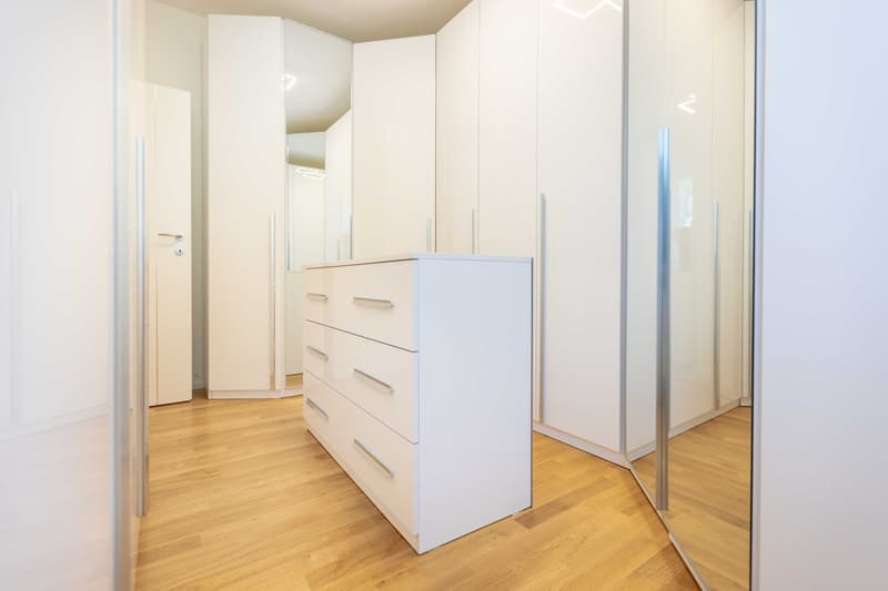 GELEGENHEIT - HELLES 3.5-ZIMMER-WOHNUNG MIT BERICHTENSWERTER SEESICHT IN BISSONE (8)
