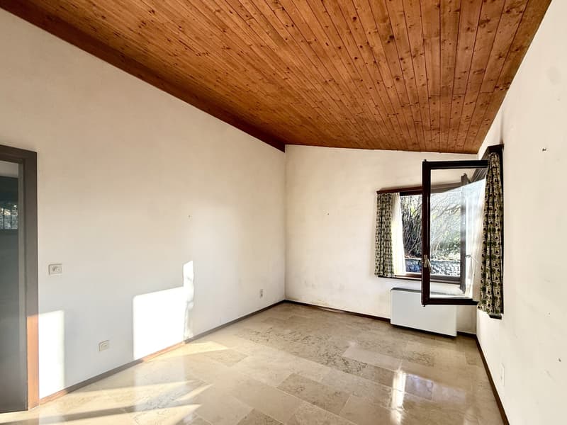 SPACIOUS 4.5-ROOM HOUSE WITH BREATHTAKING LAKE VIEW IN AROGNO (8)