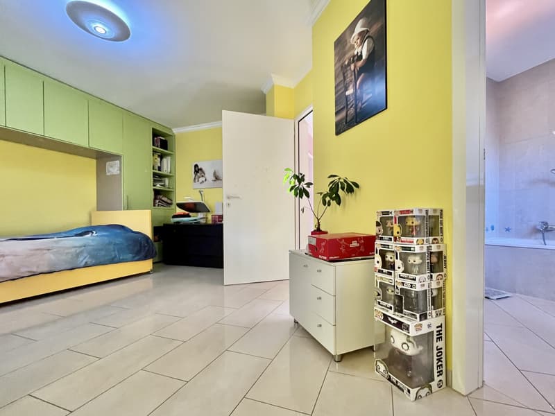 BRIGHT ATTIC 3.5 WITH LARGE ROOF TOP TERRACE IN PREGASSONA (5)
