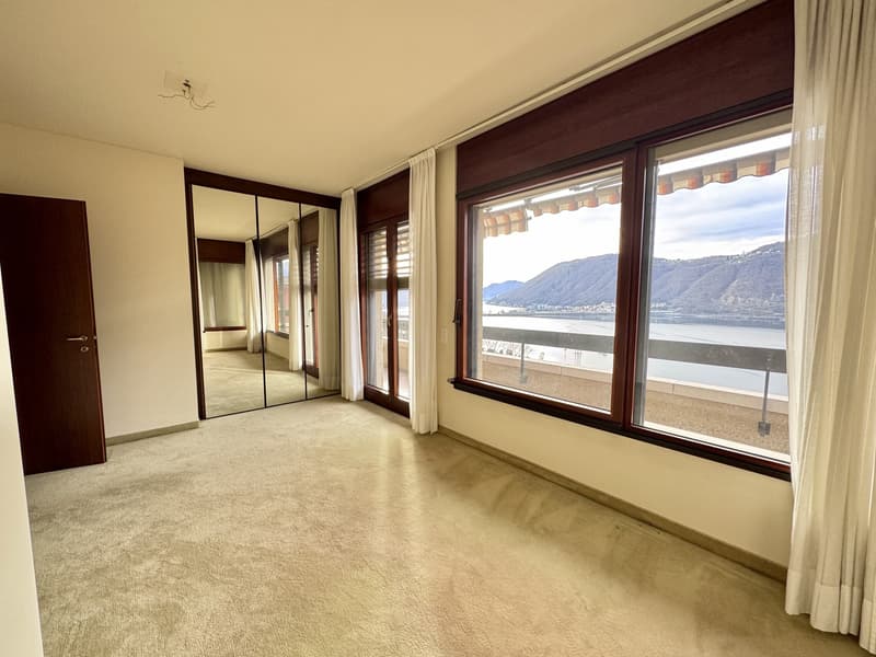 SPACIOUS 9-ROOM VILLA WITH BREATHTAKING LAKE VIEW IN CAMPIONE (6)