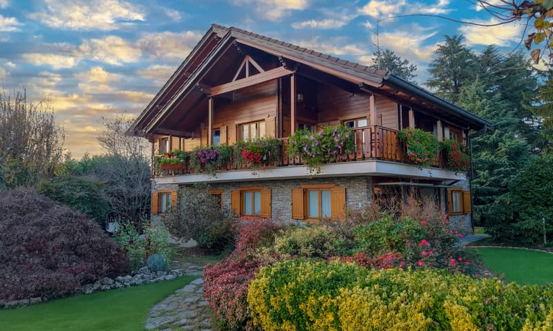 SPLENDID SEMI-DETACHED VILLA WITH 11 ROOMS IN THE PROVINCE OF COMO (1)