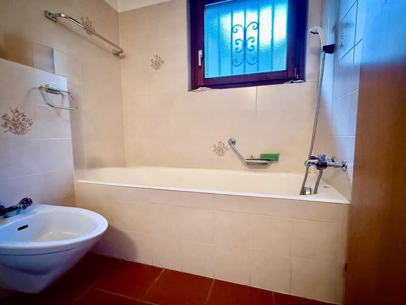 ACCOGLIENTE VILLETTA CON 2 TERRAZZE E GIARDINO AD AROGNO (6)