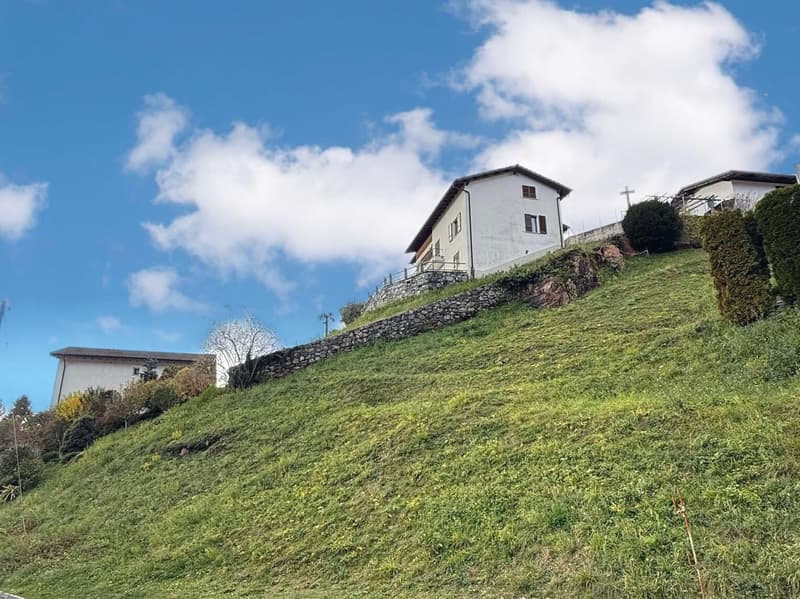 TERRENO EDIFICABILE DI 510 MQ IN OTTIMA POSIZIONE AD AROGNO (1)