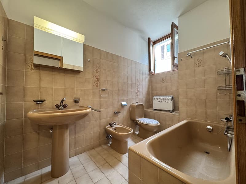 Spacious 5.5-room house with private garden in Scareglia (5)