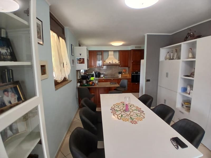 WEITES 3.5-ZIMMER-WOHNUNG MIT HOBBYRAUM UND PRIVATGARTEN IN CASLANO (4)