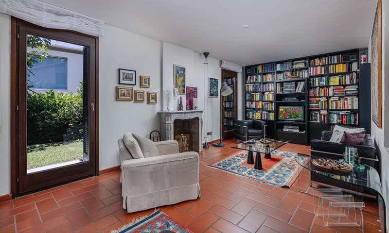 Spacious and exclusive 6.5-room villa with pool in Comano (5)