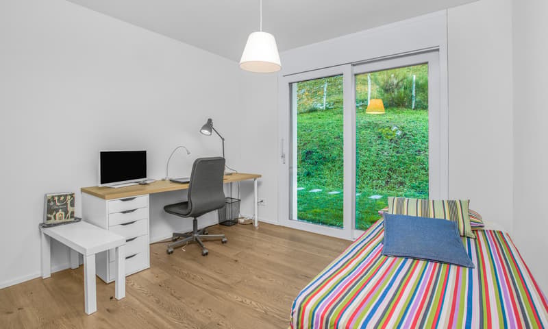 Dachwohnung 4.5 Zimmer möbliert mit Terrasse und Seeblick in Rovio (7)