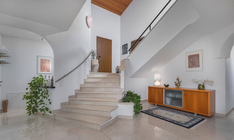VILLA 5,5 PIÈCES VUE SUR LAC AVEC JARDIN DE 1000 M² À CIMO (4)