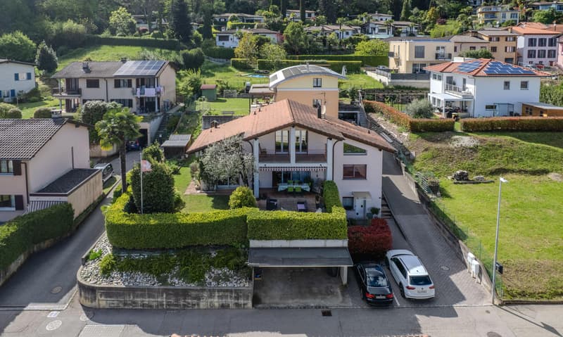 Superbe villa bifamiliale de 8,5 pièces avec jardin à Pura (9)