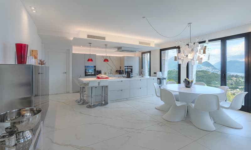 SPETTACULÄRES UND MODERNES PENTHOUSE 4.5 MIT SEEBLICK IN VERNATE (2)