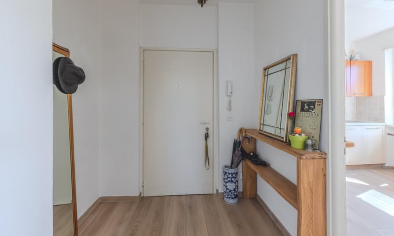 HELLE 3.5-ZIMMER-WOHNUNG MIT TERRASSE IN VACALLO (8)