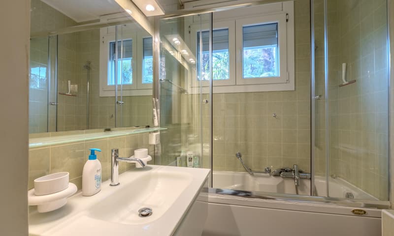 Bel appartement 2.5 pièces avec vue sur le lac et terrasse à Rovio (6)