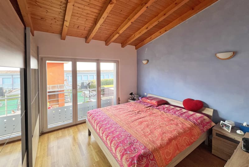 Grande villa de 5,5 pièces avec jardin plat à Besazio (9)