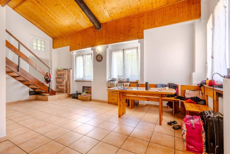 GRANDE E LUMINOSA CASA 13 LOCALI A NOVAZZANO (2)