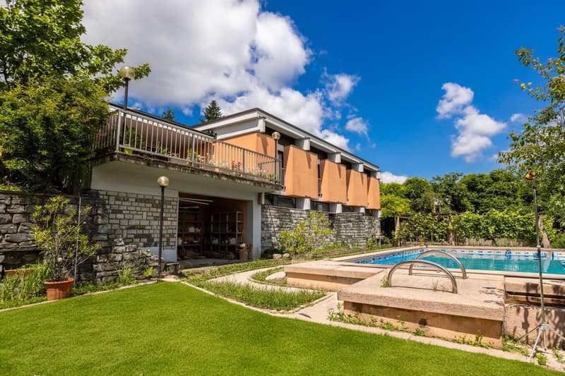 Villa dans zone réservée avec grand jardin à Coldrerio (1)
