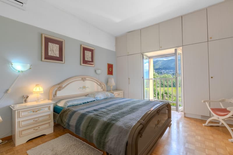Villa dans zone réservée avec grand jardin à Coldrerio (5)