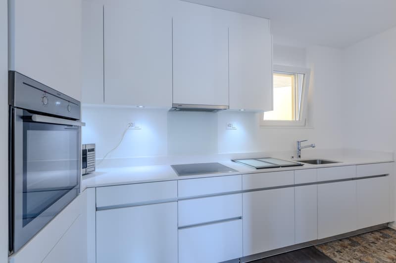 Geräumig und hell, 3.5 Zimmer mit offenem Blick in Porza (6)