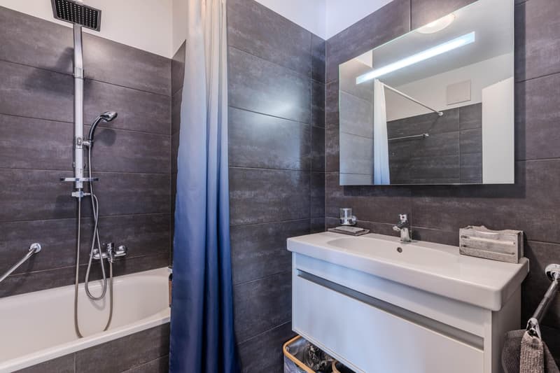 Geräumig und hell, 3.5 Zimmer mit offenem Blick in Porza (10)