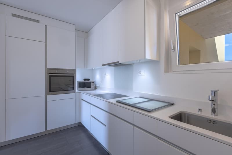 Geräumig und hell, 3.5 Zimmer mit offenem Blick in Porza (5)